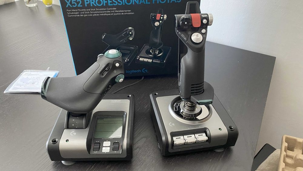 Joystick Logitech X52 Professional Hotas