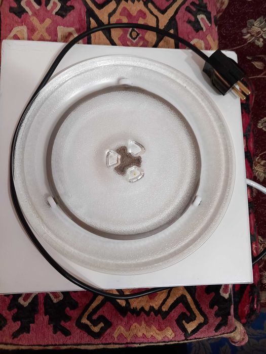 въртяща поставка за торти и изложения