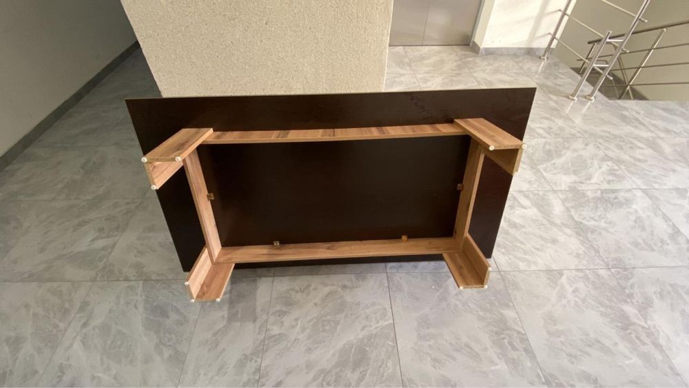 Продаю 3 стола по 1,5 метра