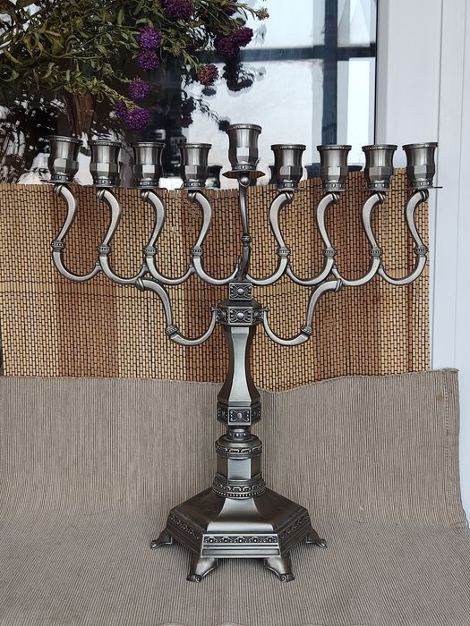 Подсвечник Ханука.9 свечей.