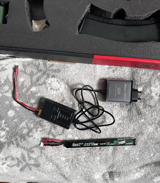 Airsoft реплика +ГАРАНЦИЯ+ батерия,зарядно и топчета