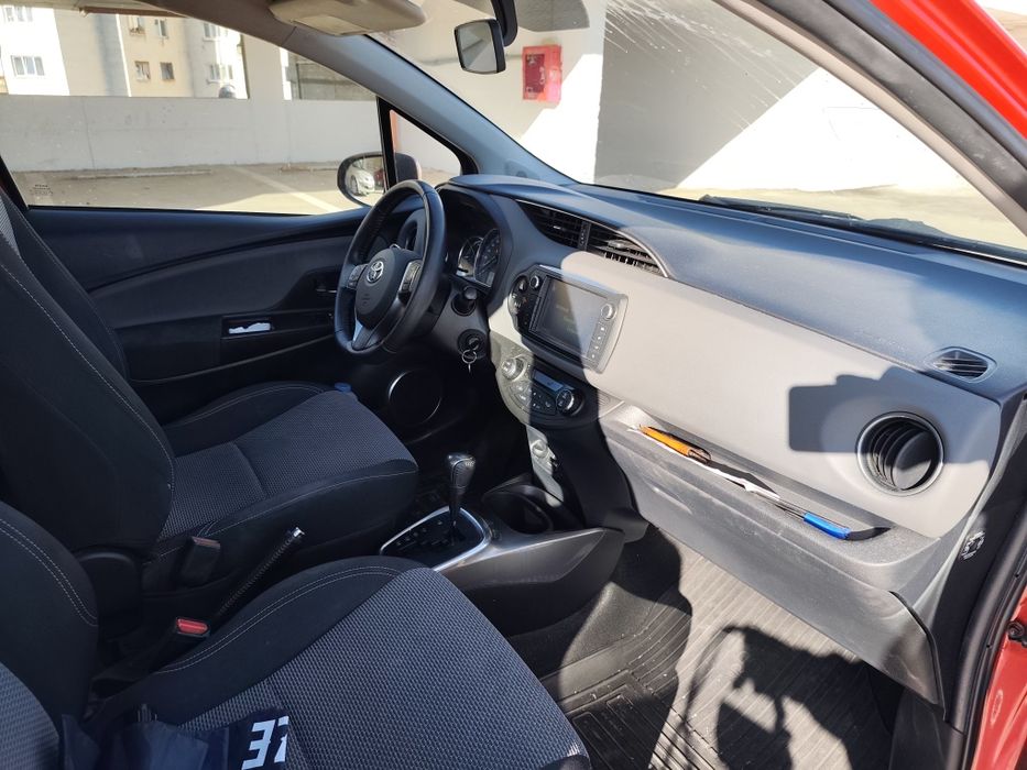 Vand Toyota Yaris Hybrid 1.5 (2015) doar 130.000km