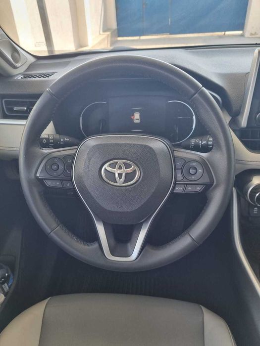 Тойота рав4 2021г, объем 2,5