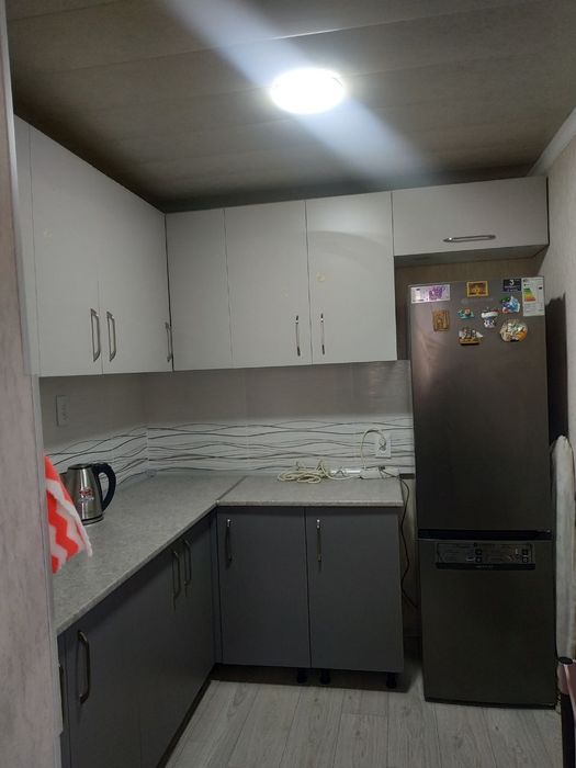 Яккасарой р-н, тц NEXT олдида 3 хонали квартира сотилади. TL