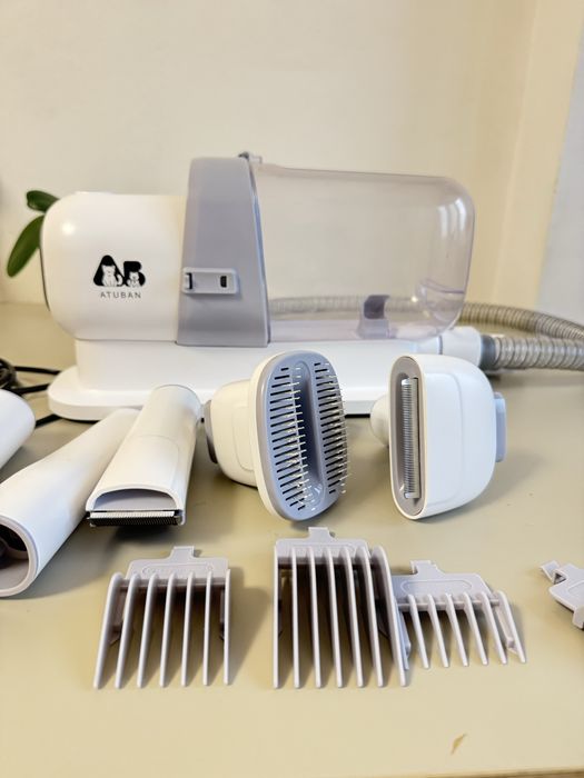 Pet grooming kit and vacuum