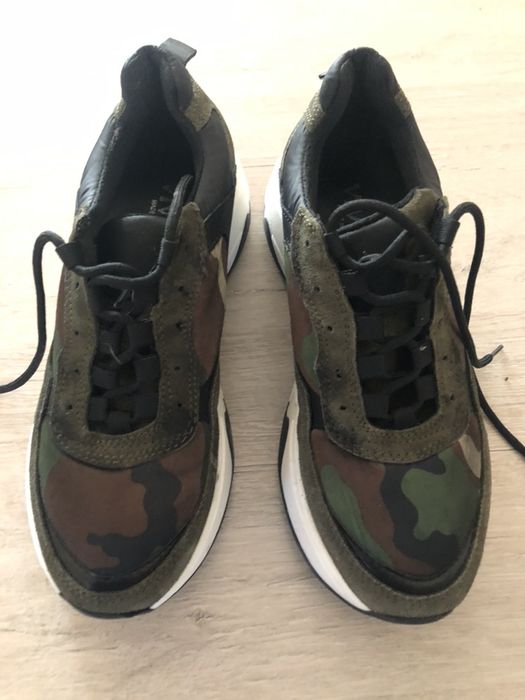 Sneakers dama impecabili .