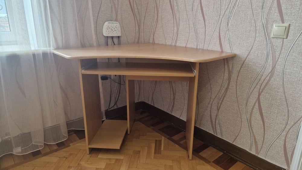 Продам компьютерный стол