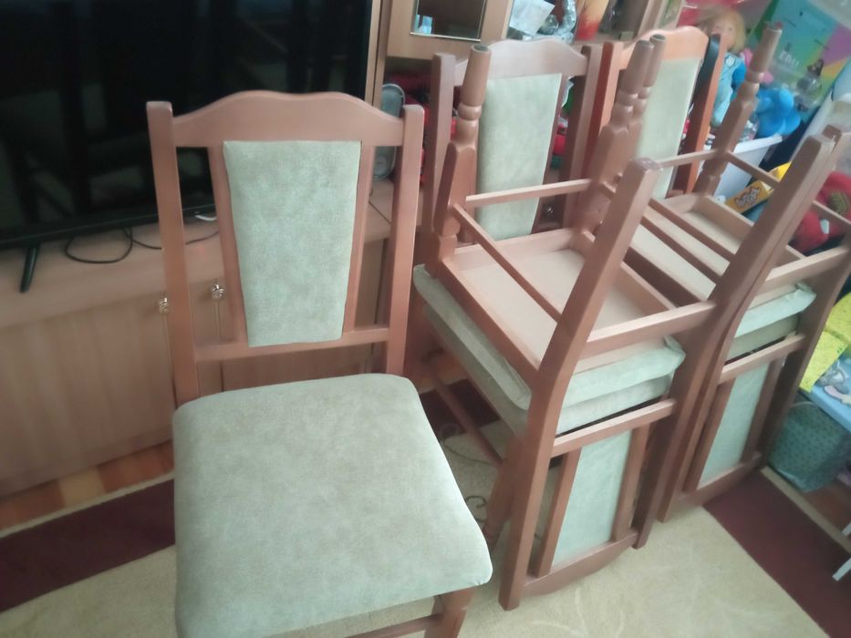 Vând scaune lemn masiv