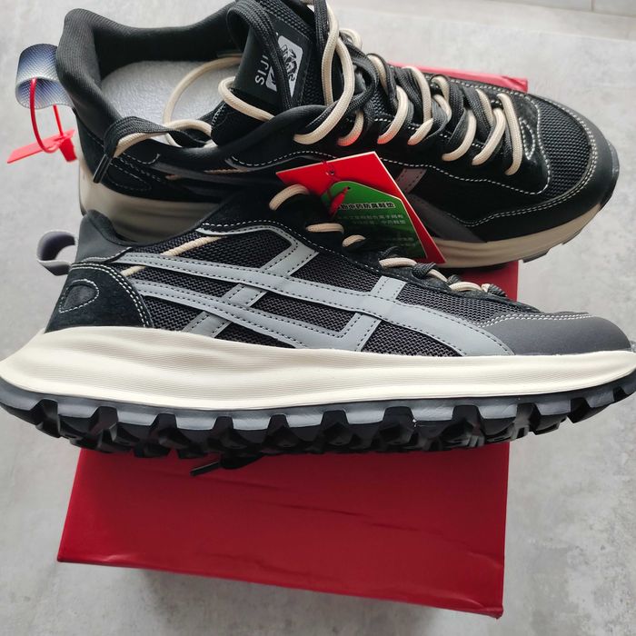 Продам кроссовки новые