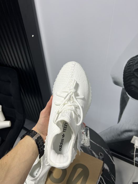 Vând Adidas Yeezy Boost 350V2 -Triple White