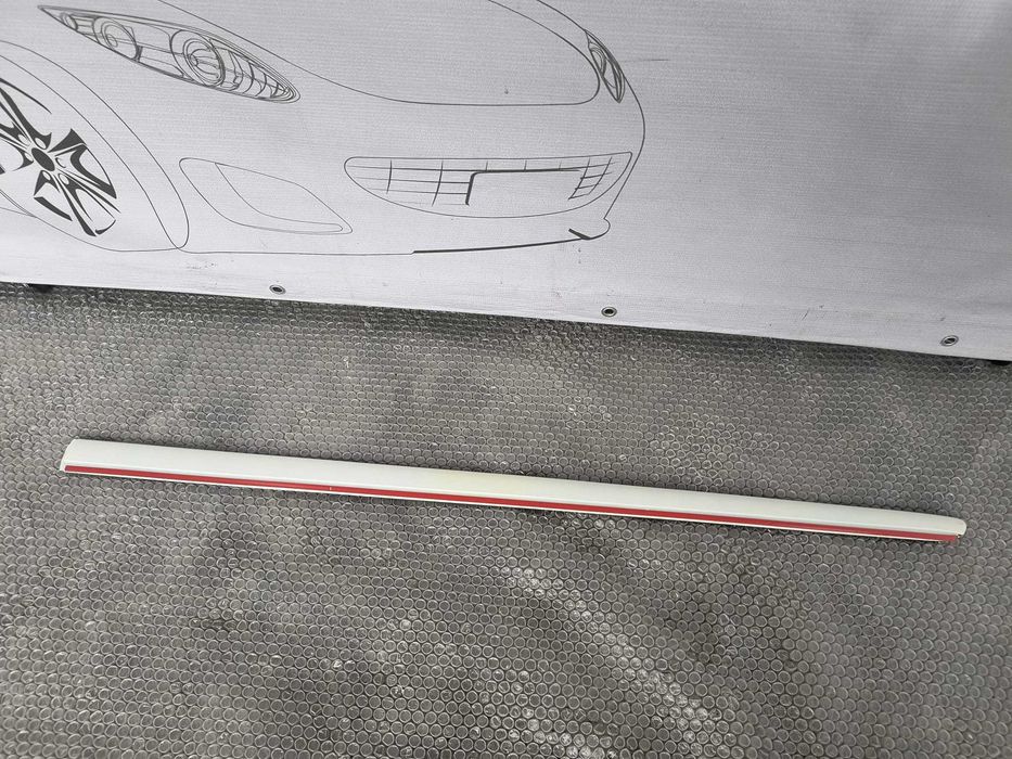 Bandou / Ornament Usa Stânga Față Volkswagen Touran 2003-2015 Cod OEM 1T0853515G GRU (1C4)