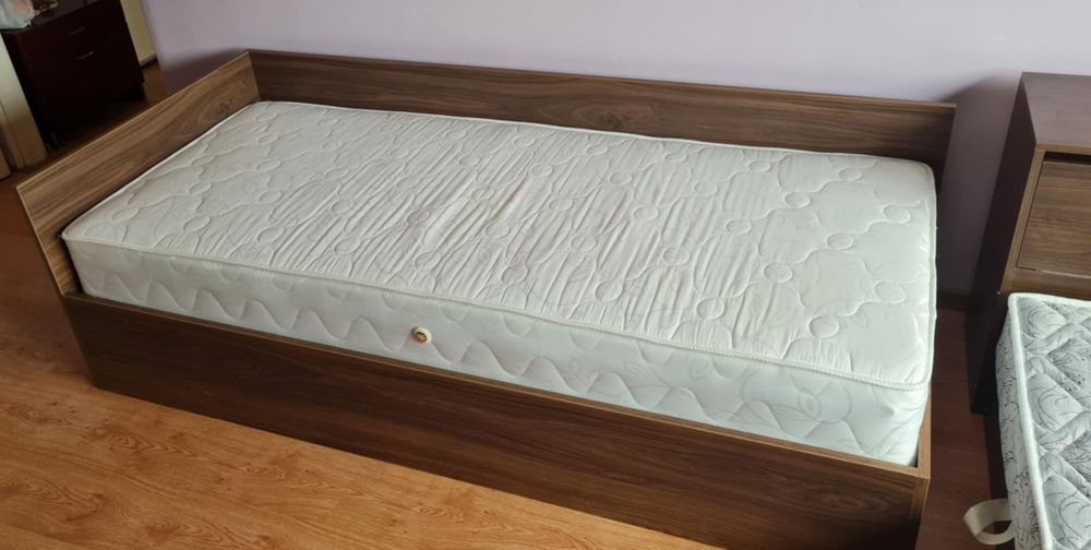 Легло с матрак 82/190см.