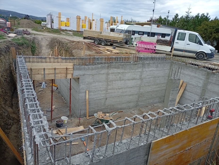 Executam construcții case la roșu  amenajari interioare. Rigips ,