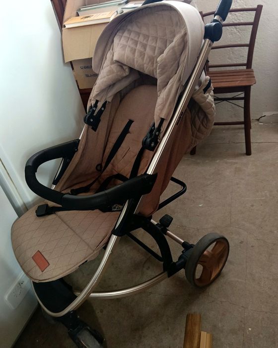 Продавам бебешка количка