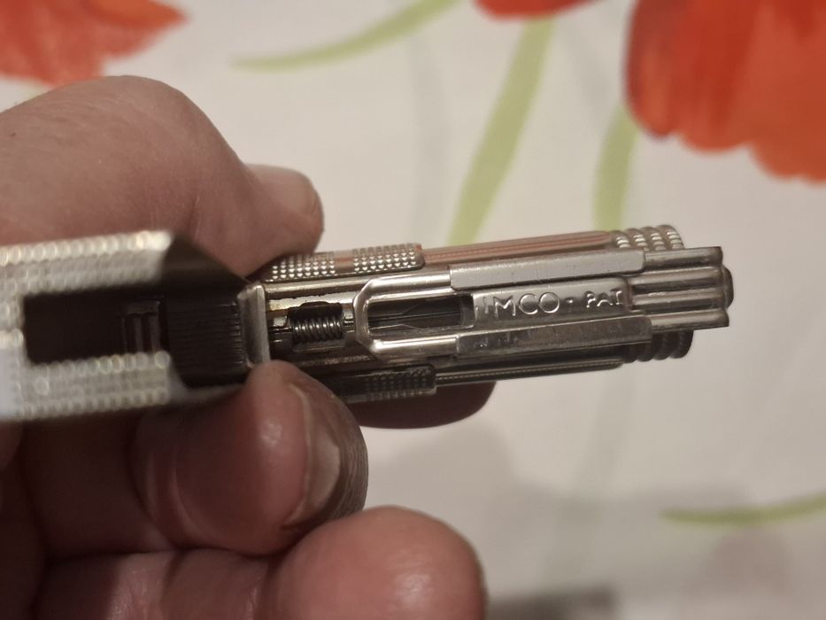 Натуральная зажигалка.