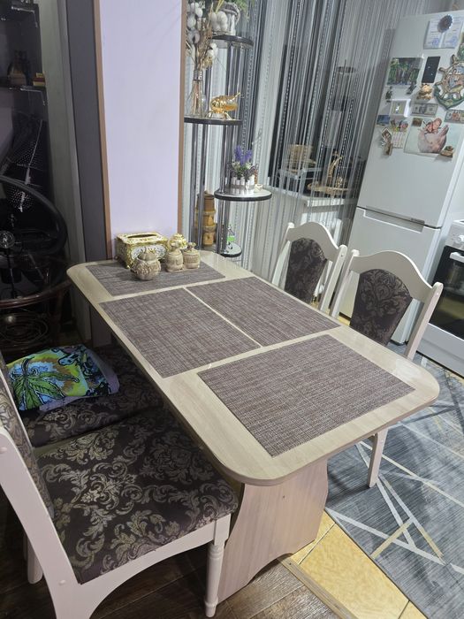 Стол стулья кухня