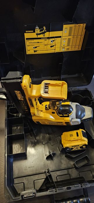 Pistol cuie dewalt dcn 890