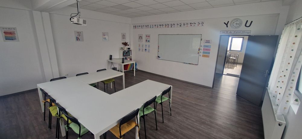 Spatiu comercial de închiriat TITU etaj. Pretabil birouri , cursuri...