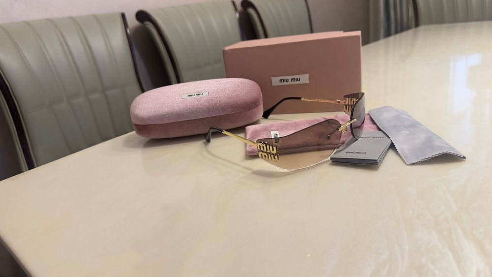 Ochelari de soare Miu Miu
