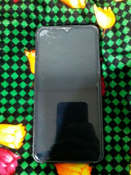 A10s 32 GB aperativka 2 GB Hamma joyi arginal.