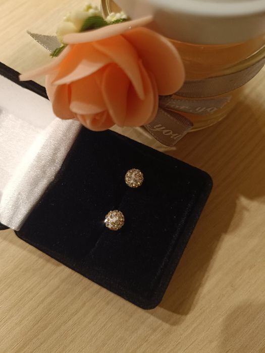 Нови бижута по три лева, обеци, колиета