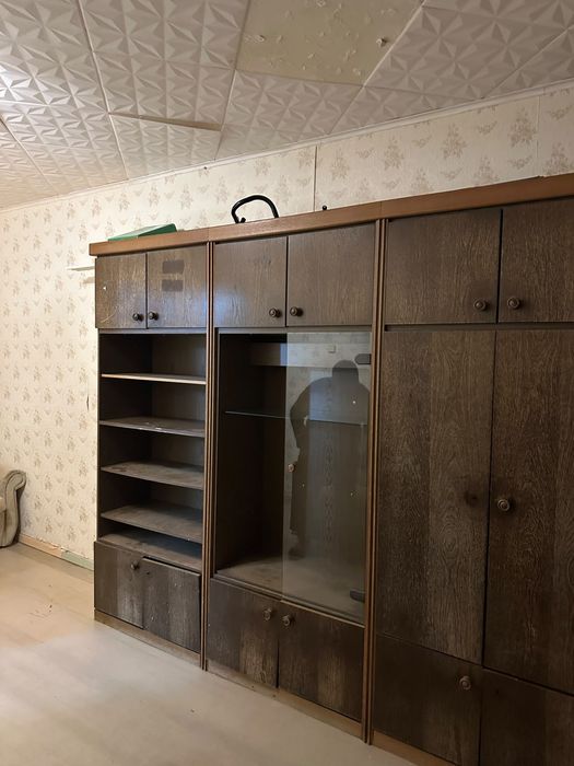 Продам Сервант в отличном состояние