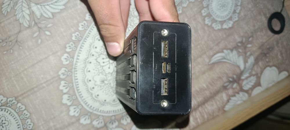 Повер банк , часы