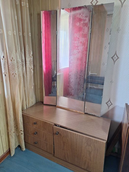 Продам б/у трюмо