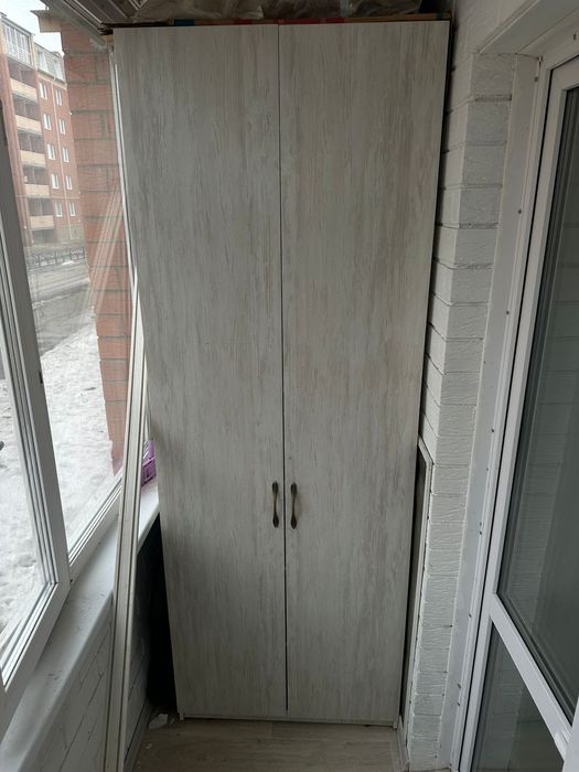 Шкаф для хранения ,высокий вместительный