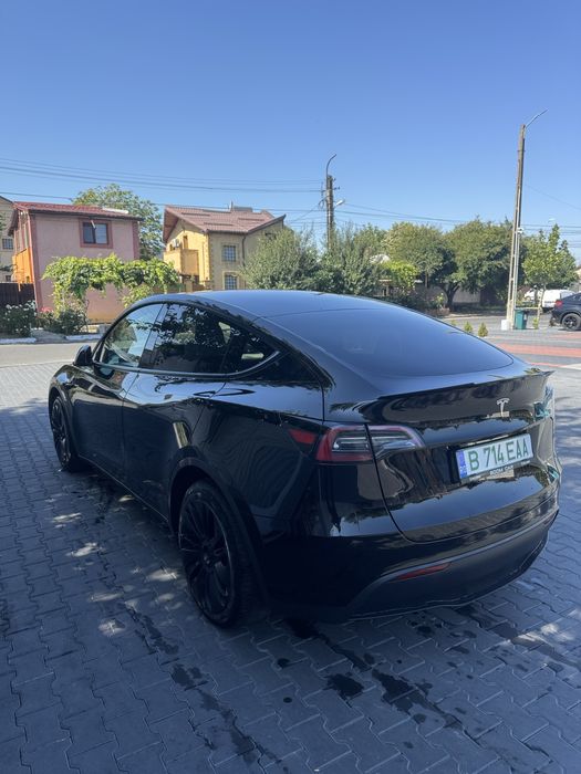 TESLA Model Y 2024 — imagine 3