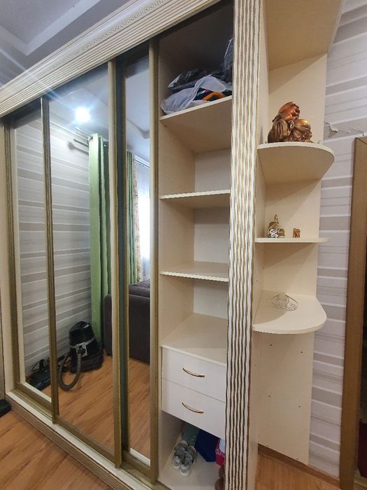 Шкаф мебель.          .