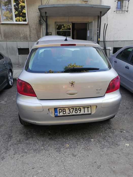 Продавам Пежо 307 HDI с всички документи в движение.