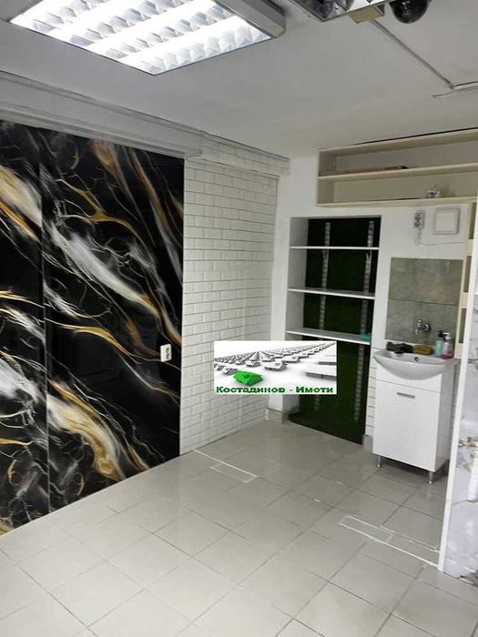 Дава се под наем Магазин в Пловдив, Център - 17 кв.м за 306 € - Снимка #3