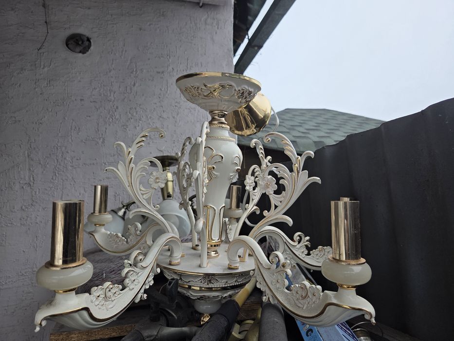 Люстры б/у рабочее, в хорошем состоянии