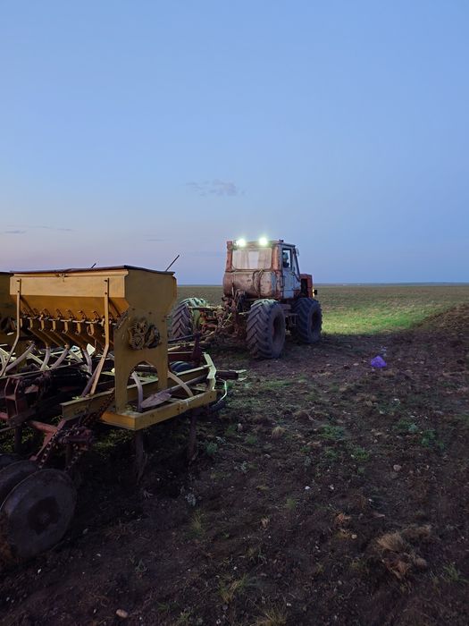 Трактор т-150 на ходу