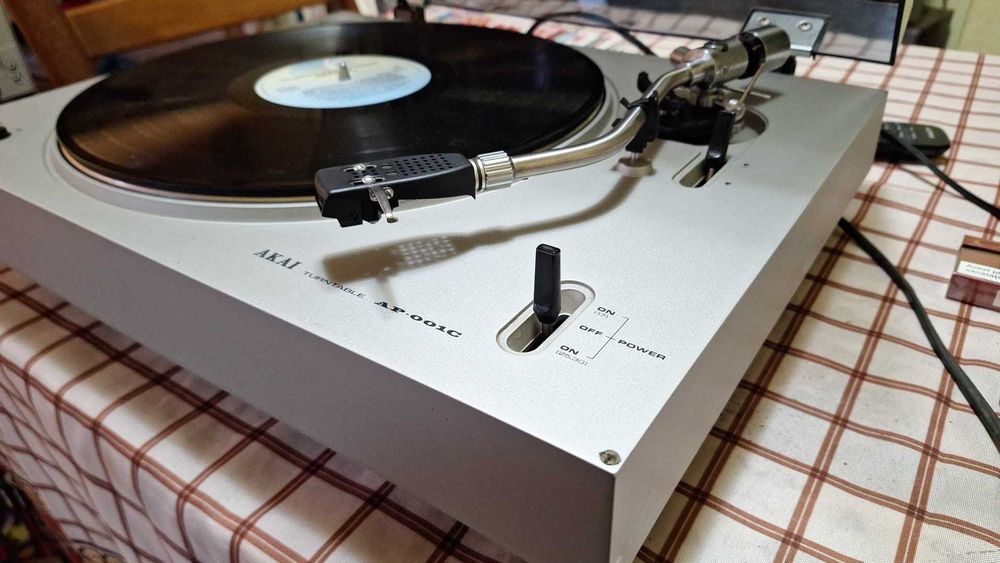 Pick up Akai AP-001C