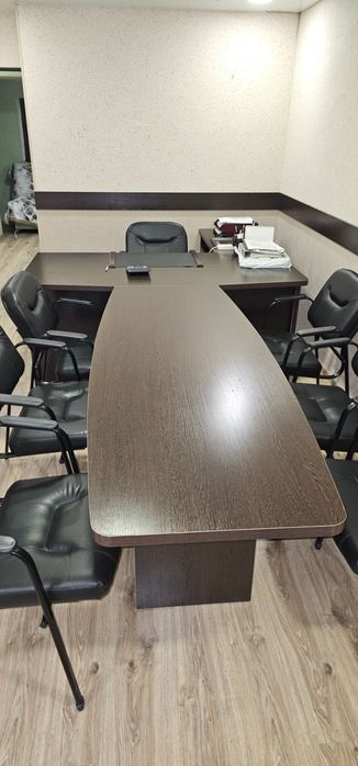 Офисные стулья кожа