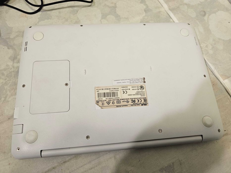 Laptop Asus X302U Alb i3 Gen 6 4GB RAM SSD 240GB Kingston Nvidia GeForce 920MX Mouse Incarcator