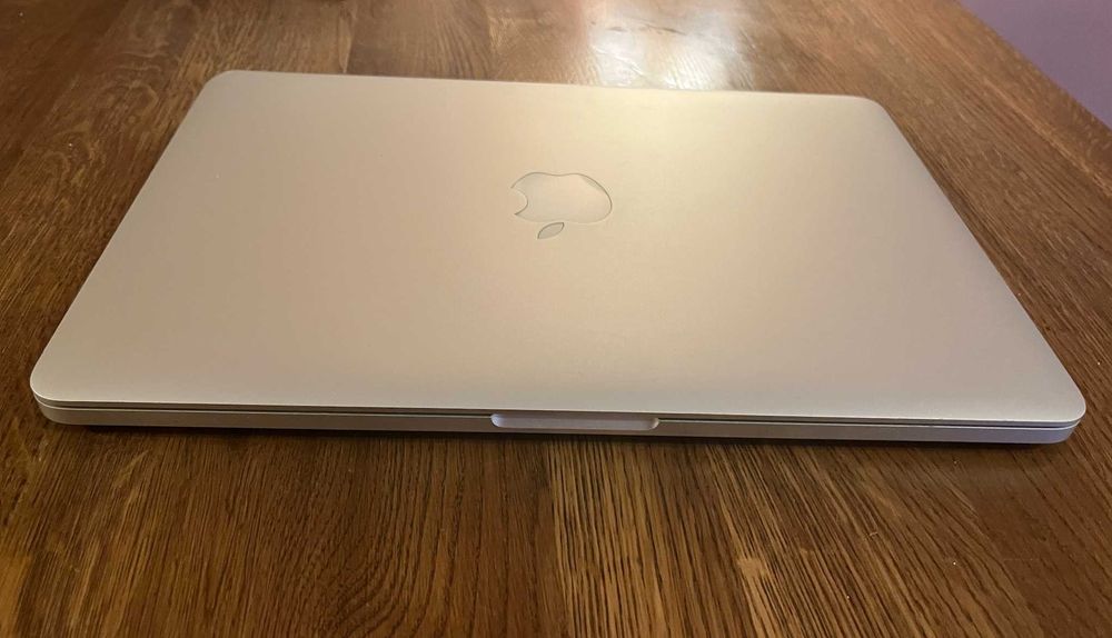 Macbook Pro 13" Retina i5 8 GB RAM 128 GB - без забележки