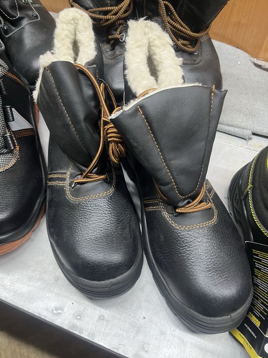 Рабочая спец обувь.