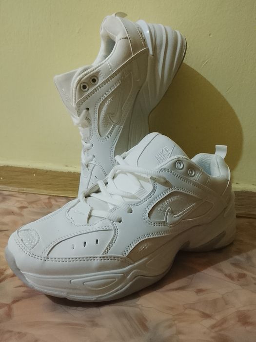 Крассовки Nike белые