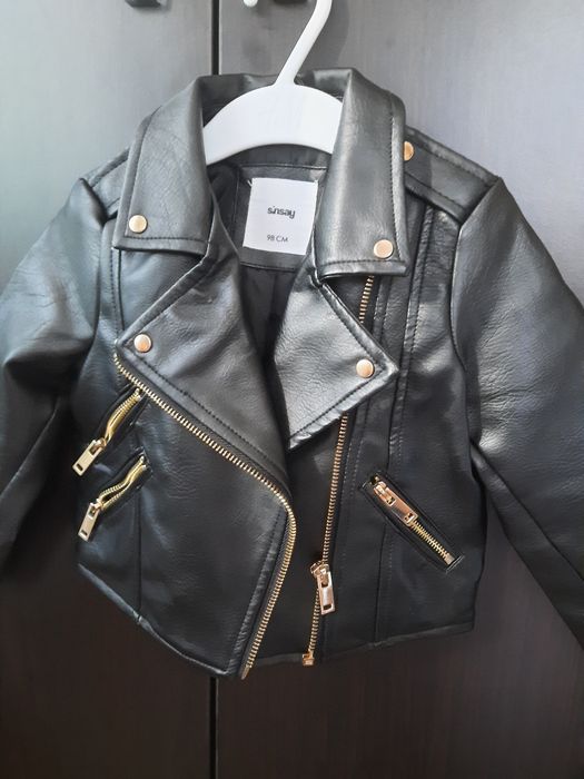 Hainute fetite in stare impecabila