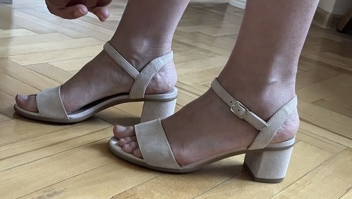 Дамски сандали Geox, велур, бежови, 36 номер