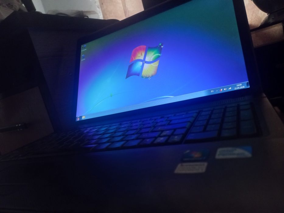 Notebook Lenovo ideal holati tiniq ofisnoy holati yangi.