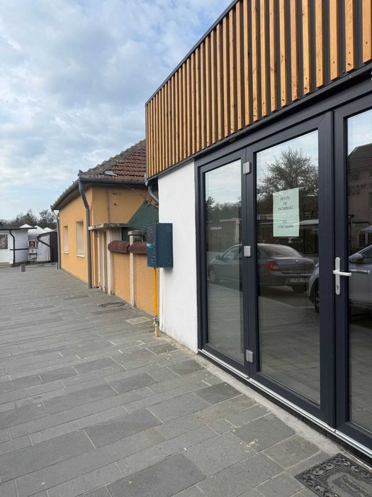 Inchiriez spatiu comercial frizerie coafura magazin haine