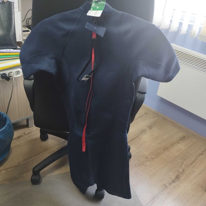 Неопренов костюм за плуване