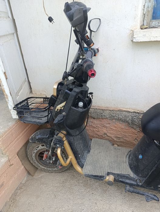 Skuter sotiladi 800 wattlik yurishi holati ideal