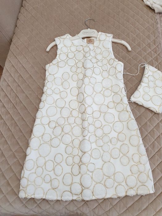 Продам платье на девочку 5-7лет