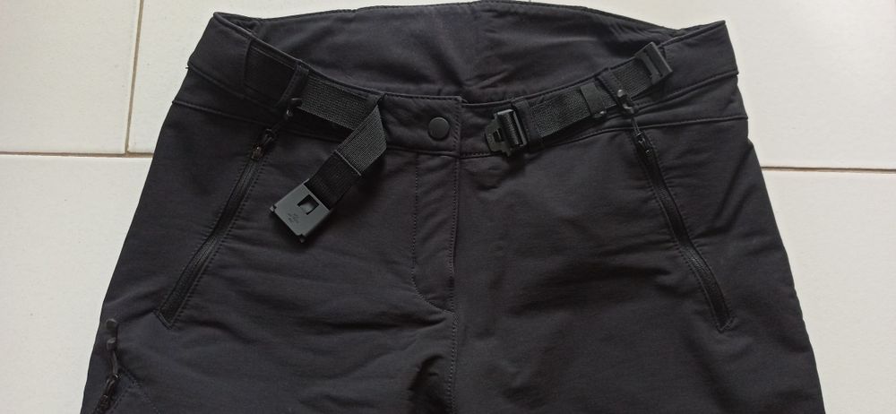 Зимен дамски туристически панталон Quechua 40