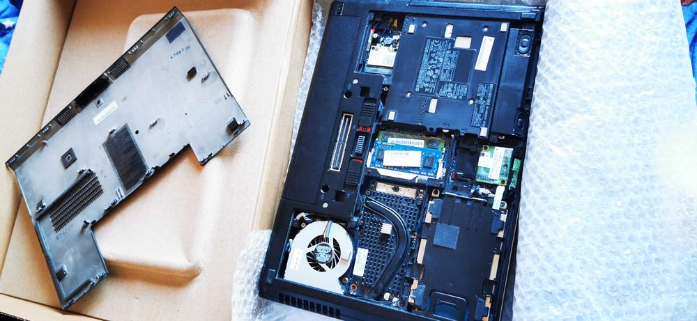 Dezmembrez Laptop Hp 8470p sau il vand intreg, I5/8gb/250SSD/DVD-RW